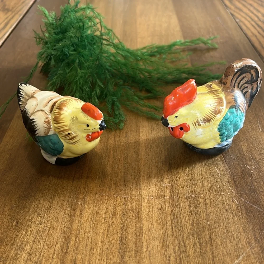 Vintage ceramic Rooster & chicken salt & pepper shaker